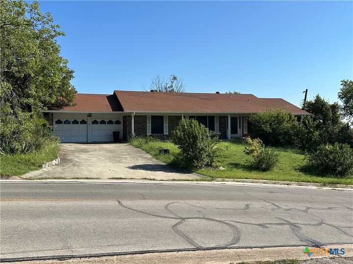 Property Photo:  105 W Fowler Avenue  TX 76541 