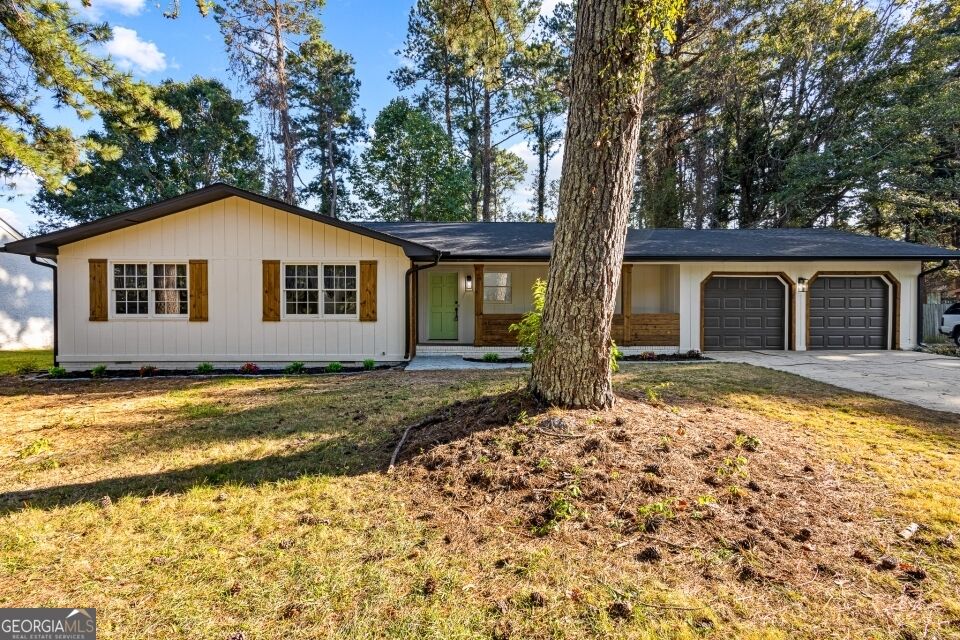 Property Photo:  1396 Huntsmen Glen  GA 30296