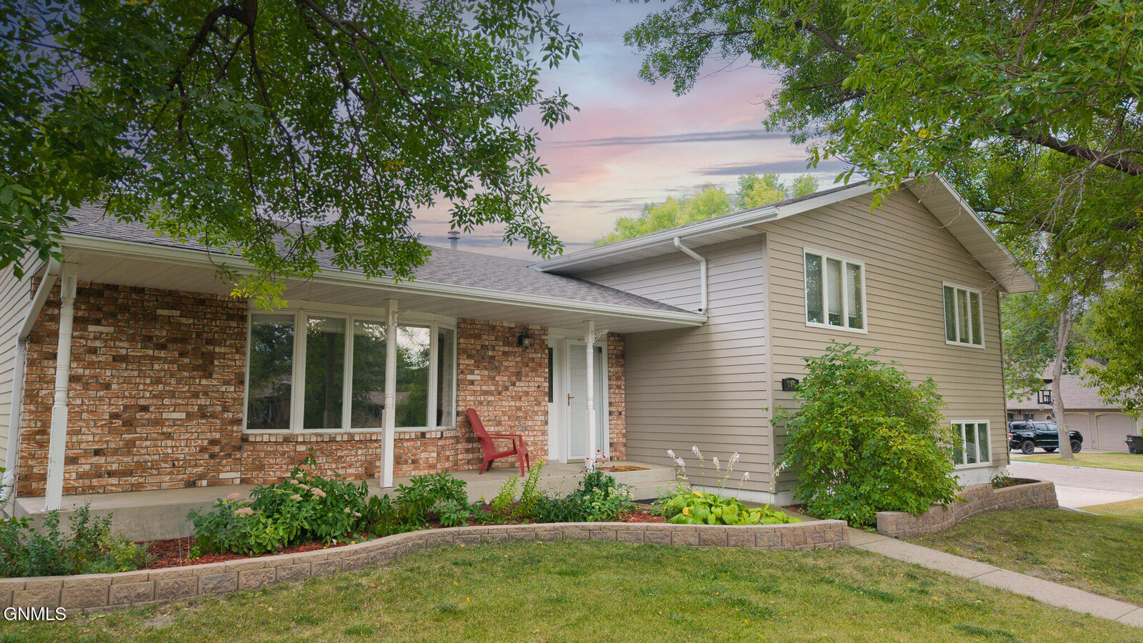 Property Photo:  304 21 Avenue NE  ND 58401 