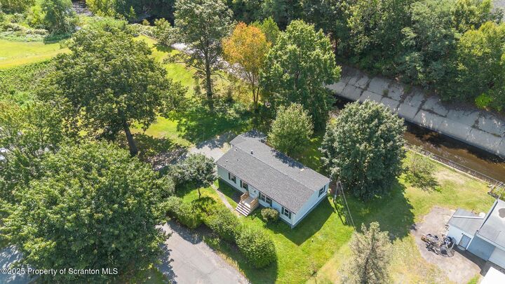 Property Photo:  720 Edgebrook Drive  PA 18507 