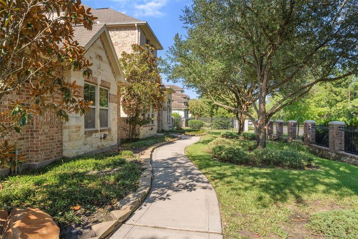 Property Photo:  6892 Lake Paloma Trail  TX 77389 