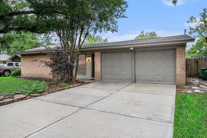 Property Photo:  5511 Loch Lomond Drive  TX 77096 