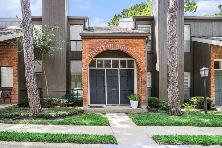 Property Photo:  701 Bering Drive 1405  TX 77057 
