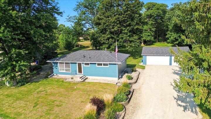 777 Cedar Glyn Drive  Waverly IA 50677 photo