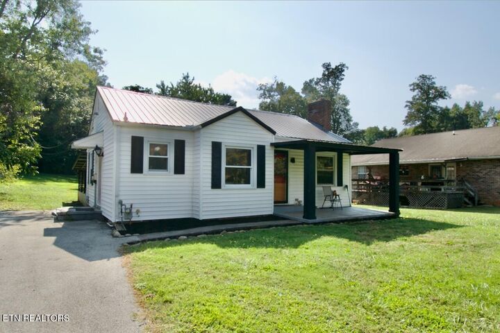 Property Photo:  403 S Maple St  TN 37803 