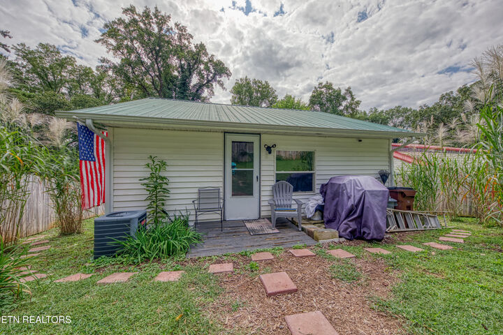 Property Photo:  124 E Wadsworth Circle  TN 37830 