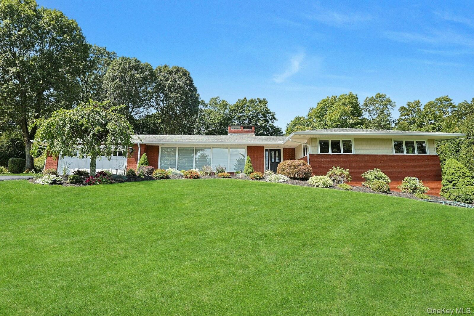 Property Photo:  2 Westerly Lane S  NY 10594 