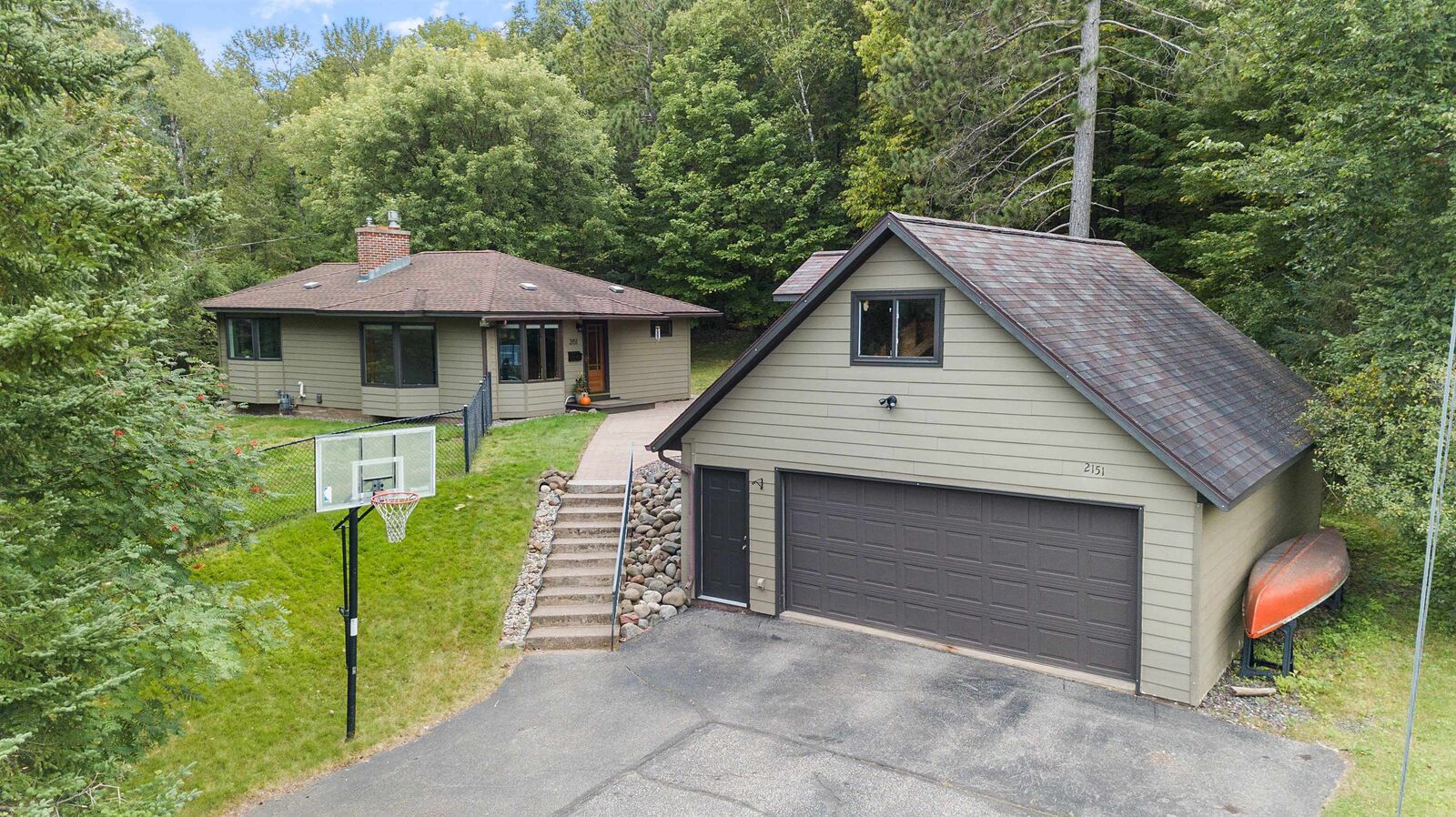 Property Photo:  2151 Dunedin Ave  MN 55803 