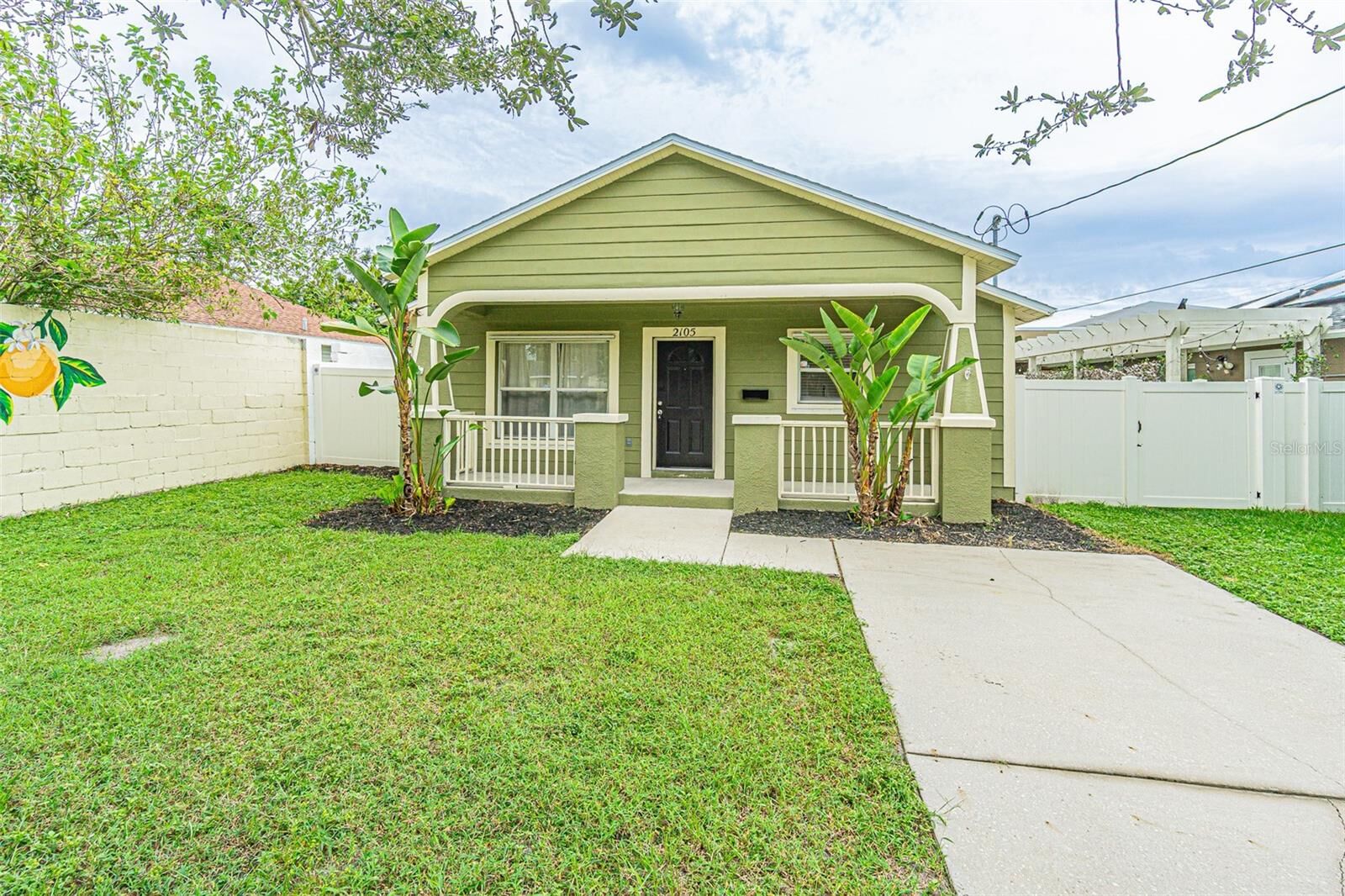 Property Photo:  2105 W Carmen Street  FL 33606 