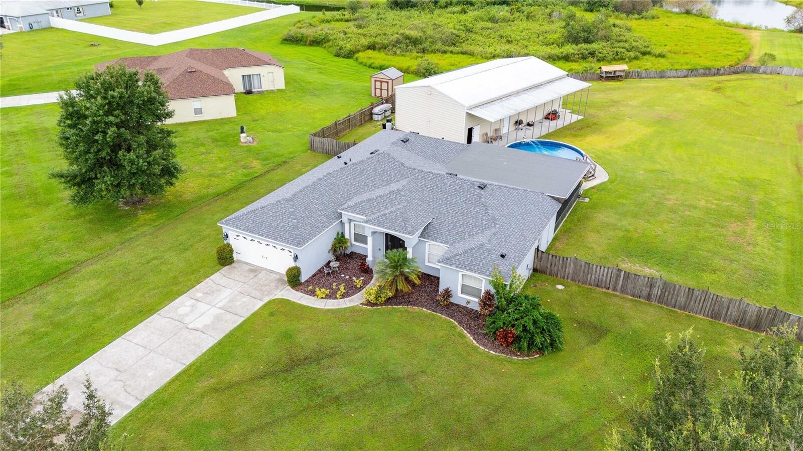 Property Photo:  1552 Avondale Ridge Drive  FL 33567 