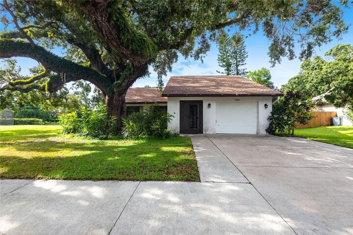 Property Photo: 5846 Deer Hollow Lane E FL 34232