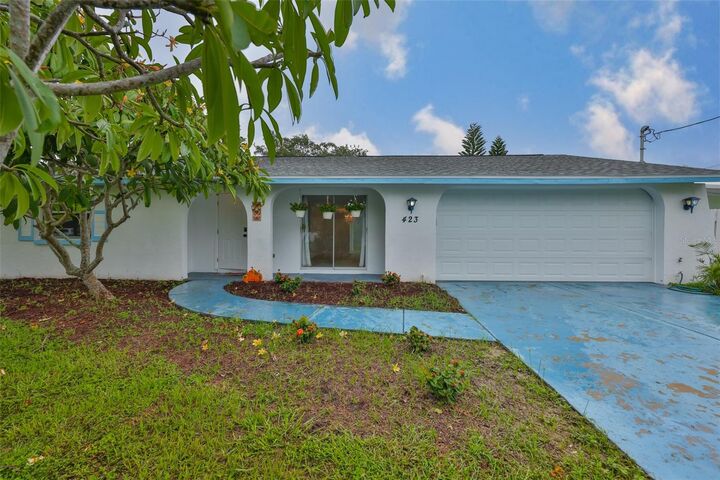 Property Photo: 423 Flamingo Drive FL 33572