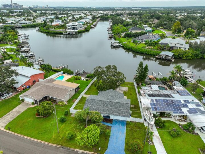 Property Photo:  423 Flamingo Drive  FL 33572