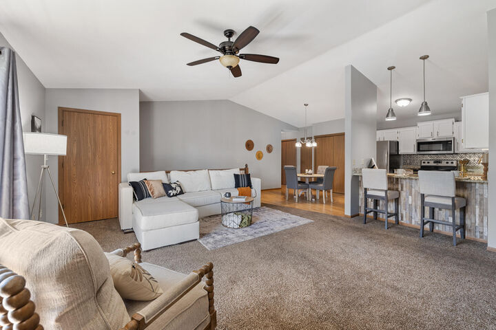Property Photo:  600 Barrington Ct A  WI 53095 