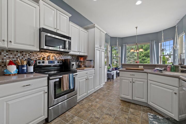 Property Photo: 614 Stoecker Farm Ave WI 53149
