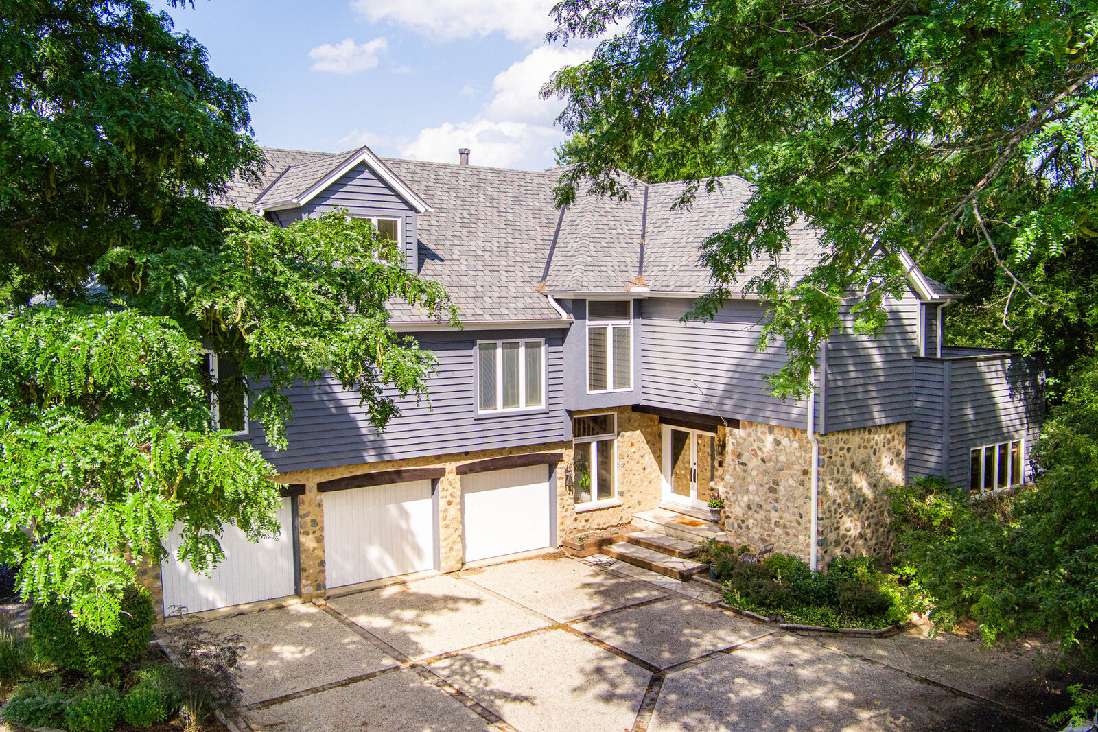 Property Photo: 5727 Hampton Drive IL 60047