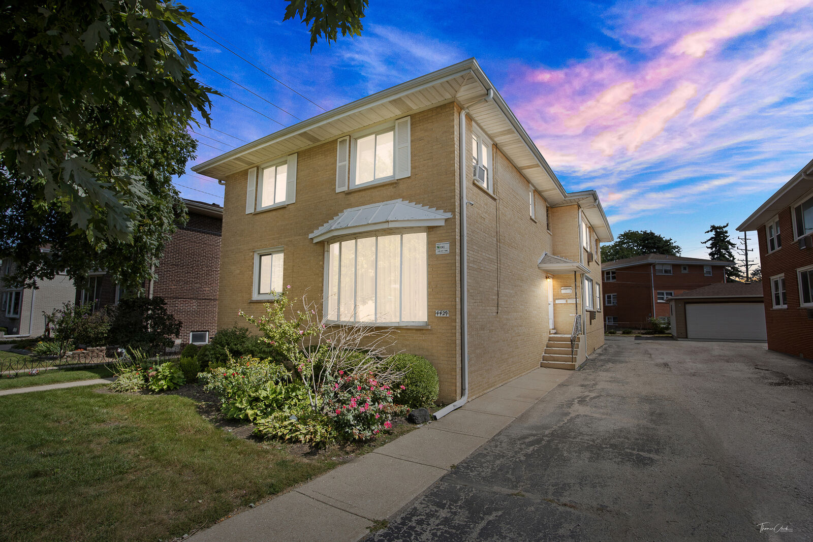 Property Photo: 4429 Prairie Avenue 2 IL 60513