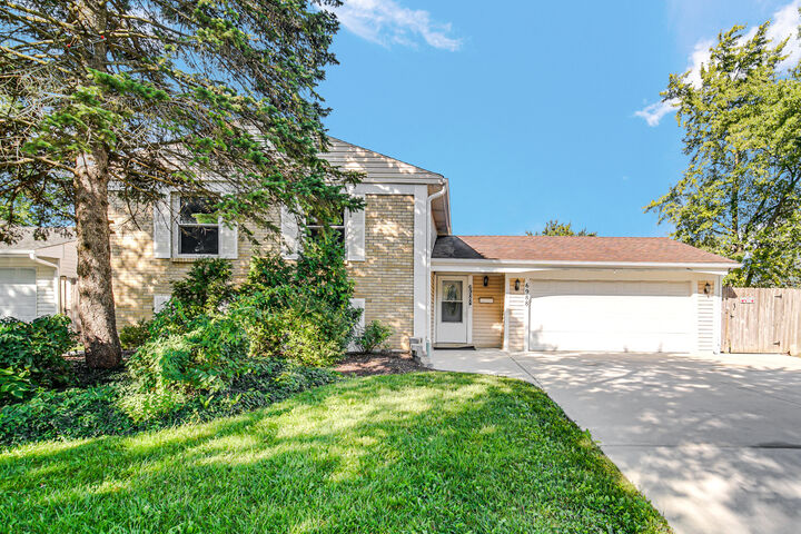 Property Photo:  6988 Plumtree Lane  IL 60133 