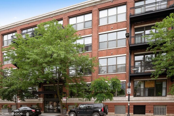1040 W Adams Street 428  Chicago IL 60607 photo