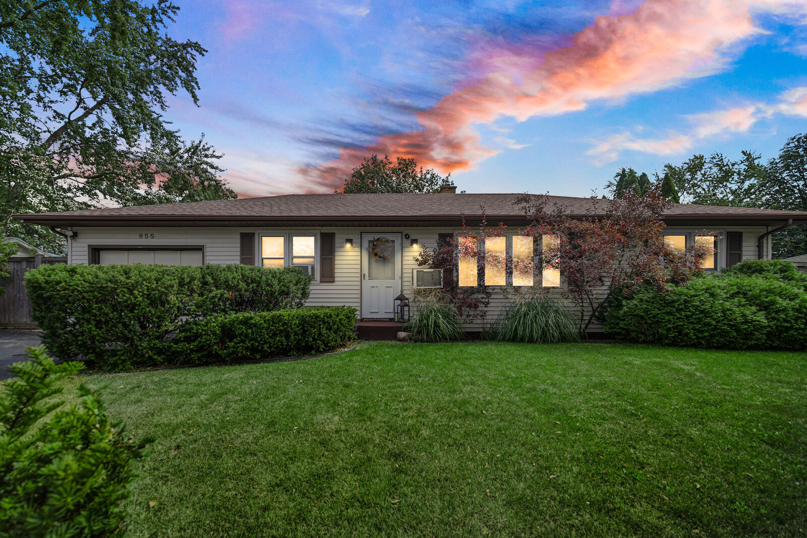 Property Photo:  855 N Greenleaf Street  IL 60031 