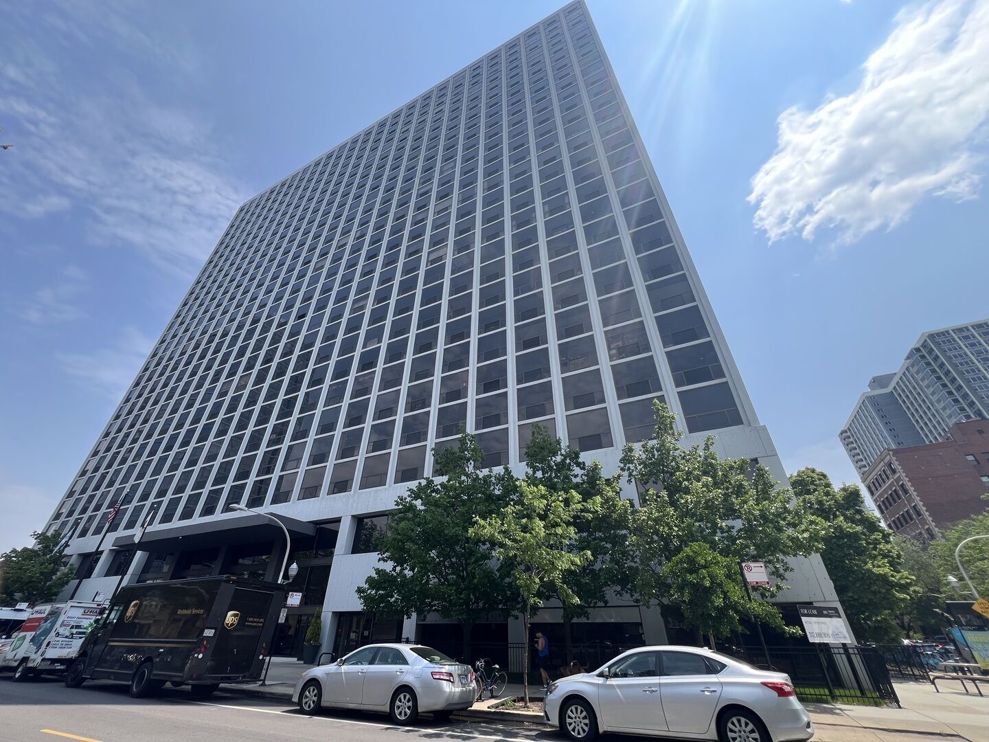 Property Photo:  4343 N Clarendon Avenue 906  IL 60613 