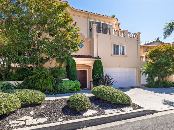 Property Photo: 622 Garnet Street CA 90277