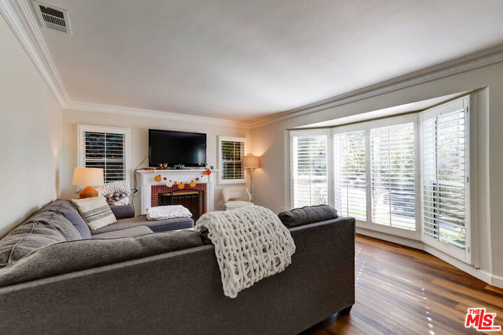 Property Photo:  8008 El Manor Avenue  CA 90045 