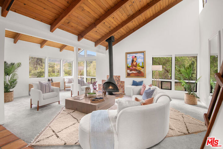 Property Photo: 1639 Oak Drive CA 90290