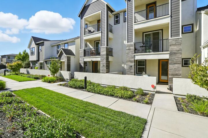 Property Photo:  