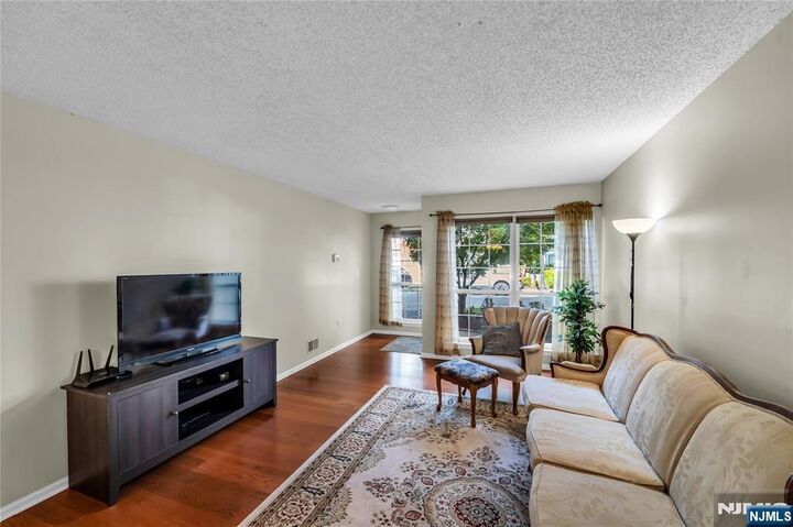 Property Photo:  46 Heritage Court  NJ 07082 