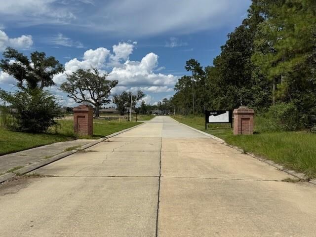 Property Photo: 289 La Chenier Drive LA 70461