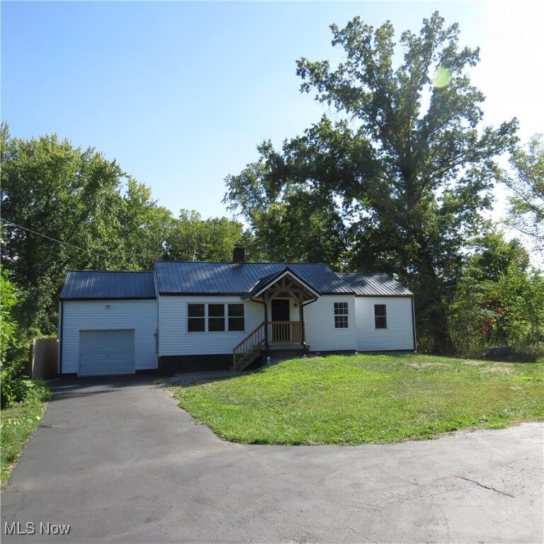 Property Photo: 6069 Center Road OH 44436