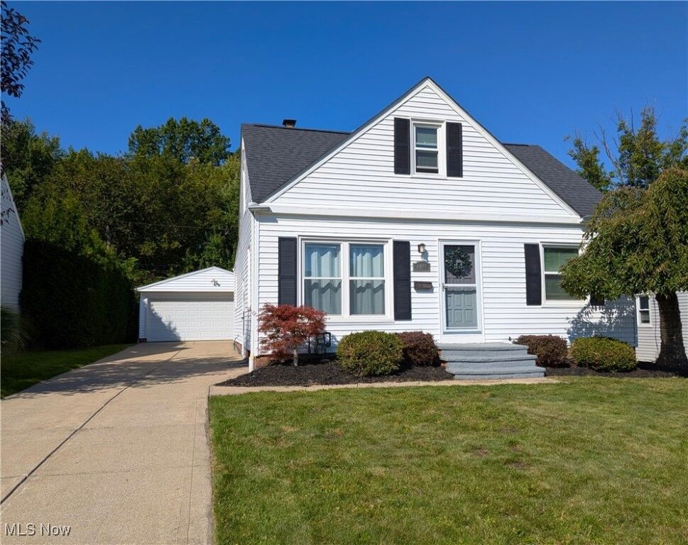 Property Photo:  1146 Iroquois Avenue  OH 44124