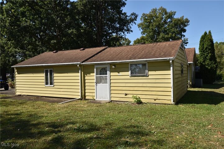 Property Photo: 610 Clifton Drive NE OH 44484