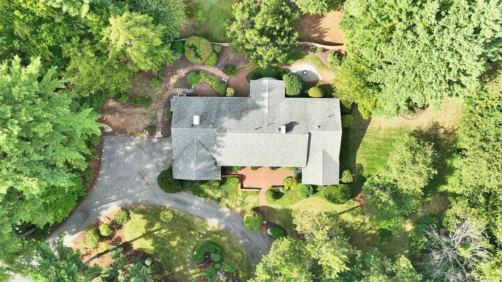 Property Photo: 120 Ledgewood Road NH 03104
