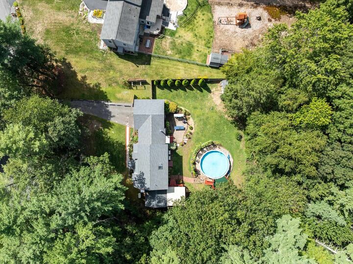 Property Photo:  30 Beebe Lane  NH 03054 