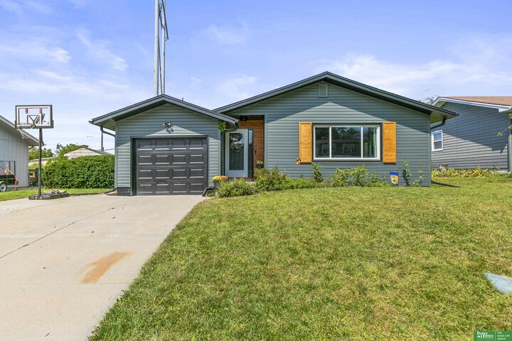 10634 Parker Street  Omaha NE 68114 photo