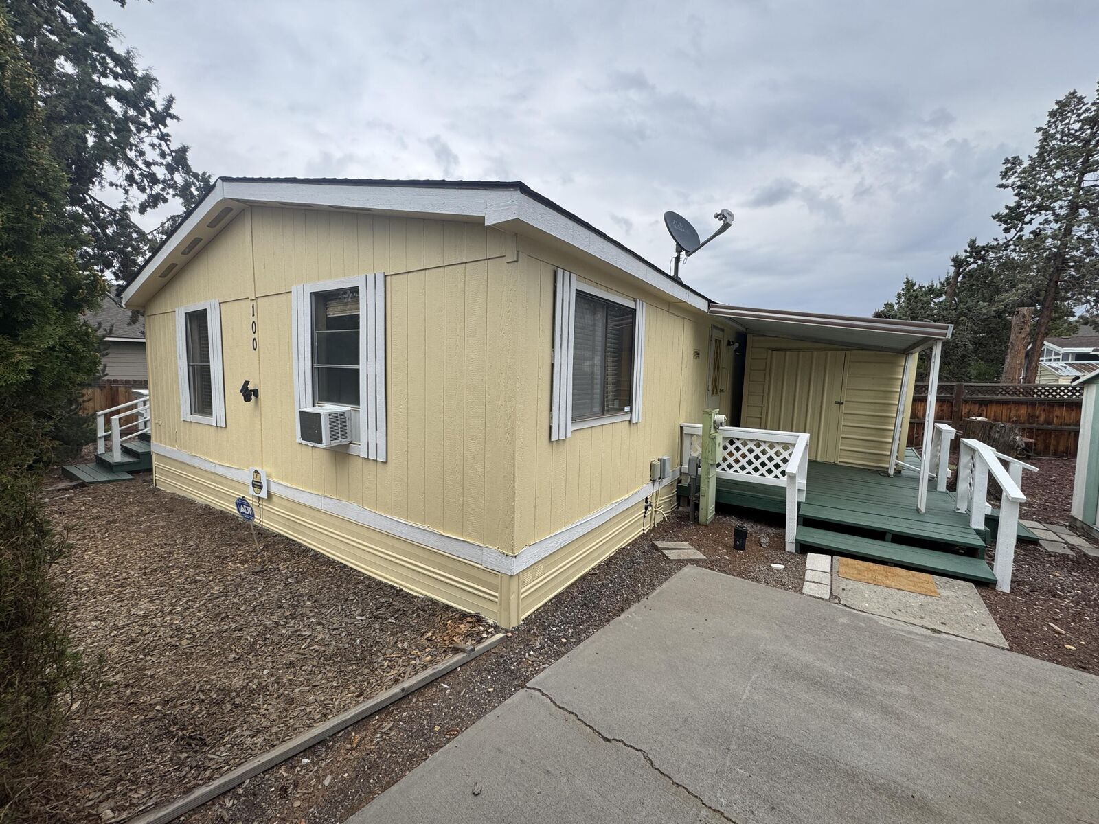 Property Photo:  2633 SW Obsidian Avenue 100  OR 97756