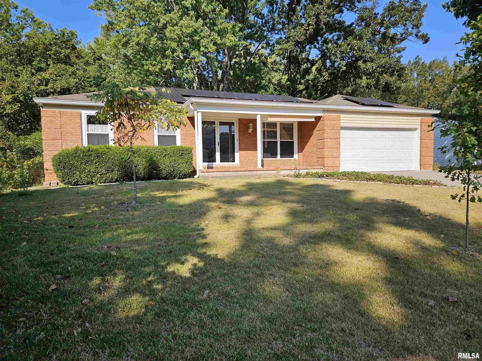 Property Photo: 110 N Lark Lane IL 62901