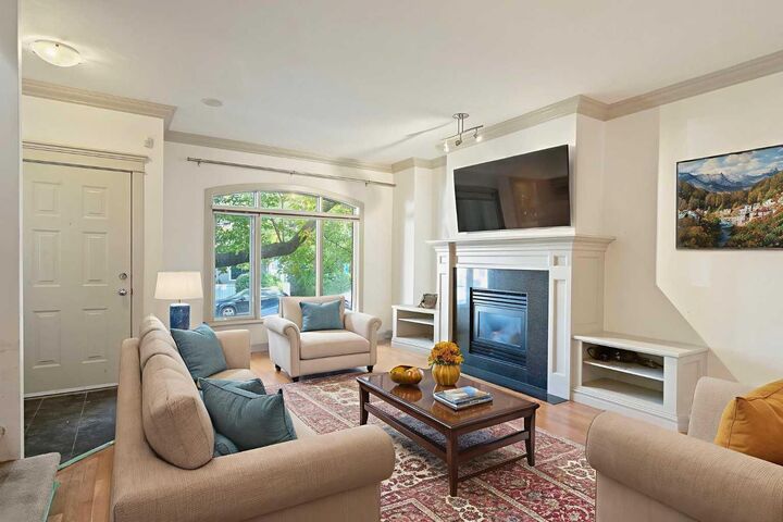 Property Photo:  3511 14A Street SW 102  AB T2T 3Y1 