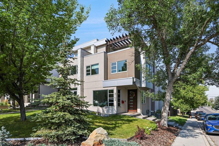 2102 28 Avenue SW  Calgary AB T2T 1K5 photo