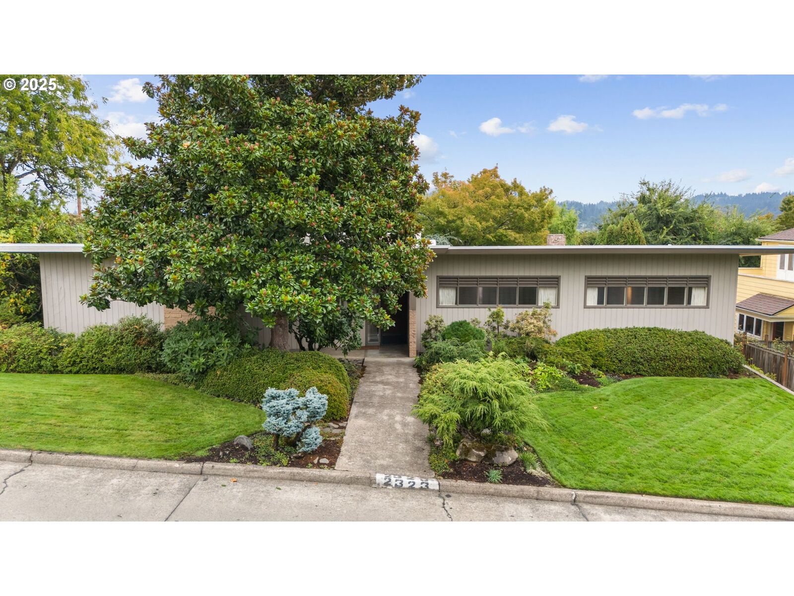 Property Photo: 2323 Olive St OR 97405