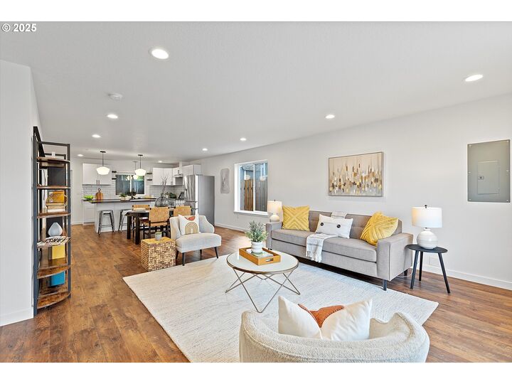 Property Photo:  570 NE 55th Ave  OR 97213 