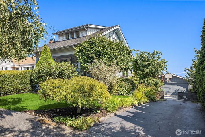 Property Photo:  3220  Belvidere Avenue SW  WA 98126 