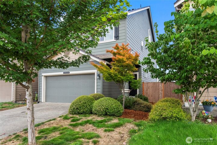 Property Photo: 10549 190 Street E WA 98374