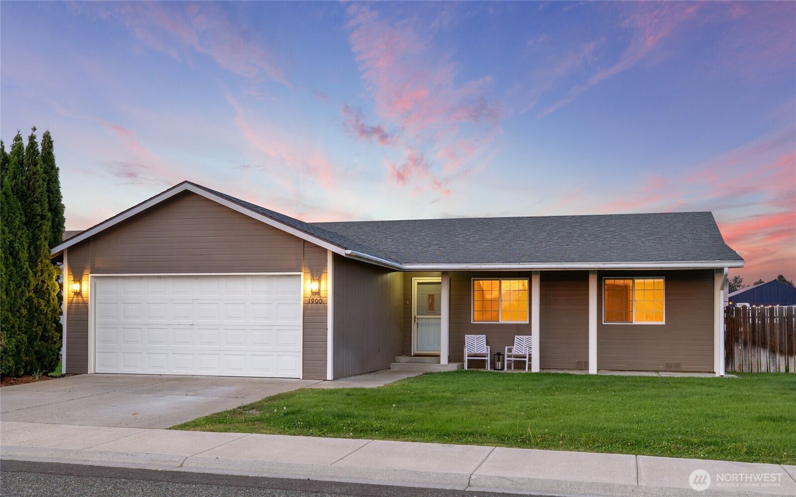 Property Photo: 1900 Trails Edge Drive WA 98926