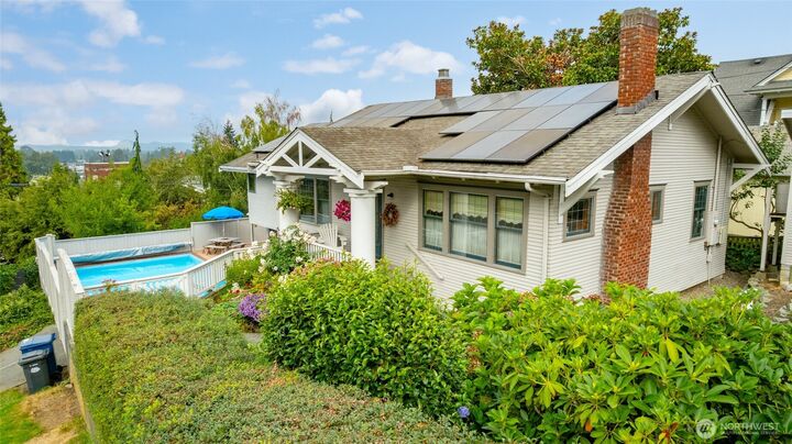 Property Photo:  217 E Division Street  WA 98274 