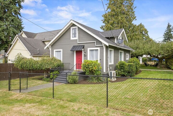 Property Photo: 2121 74th Street SE WA 98203