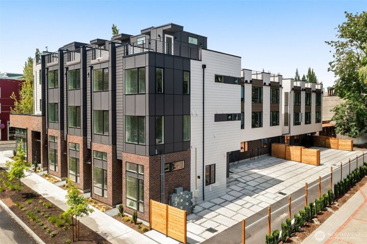 Property Photo: 3404 E Spring Street WA 98122
