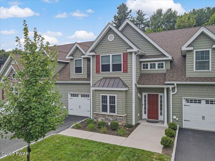 Property Photo: 202 Braeburn Path PA 18336
